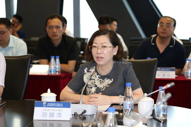 888集团药业刘景萍董事长与医药大咖一道齐聚央视探讨品牌战略 | 公司新闻 | 888集团药业