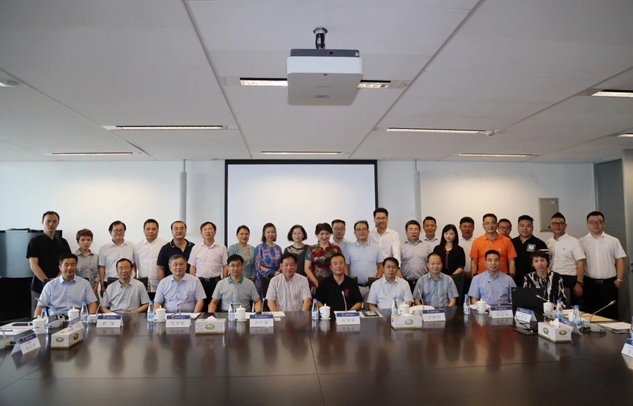 888集团药业刘景萍董事长与医药大咖一道齐聚央视探讨品牌战略 | 公司新闻 | 888集团药业