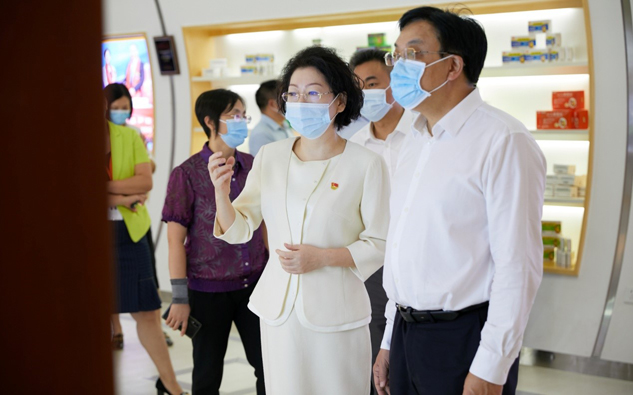 海南省长冯飞莅临888集团药业集团调研指导事情 | 公司新闻 | 888集团药业