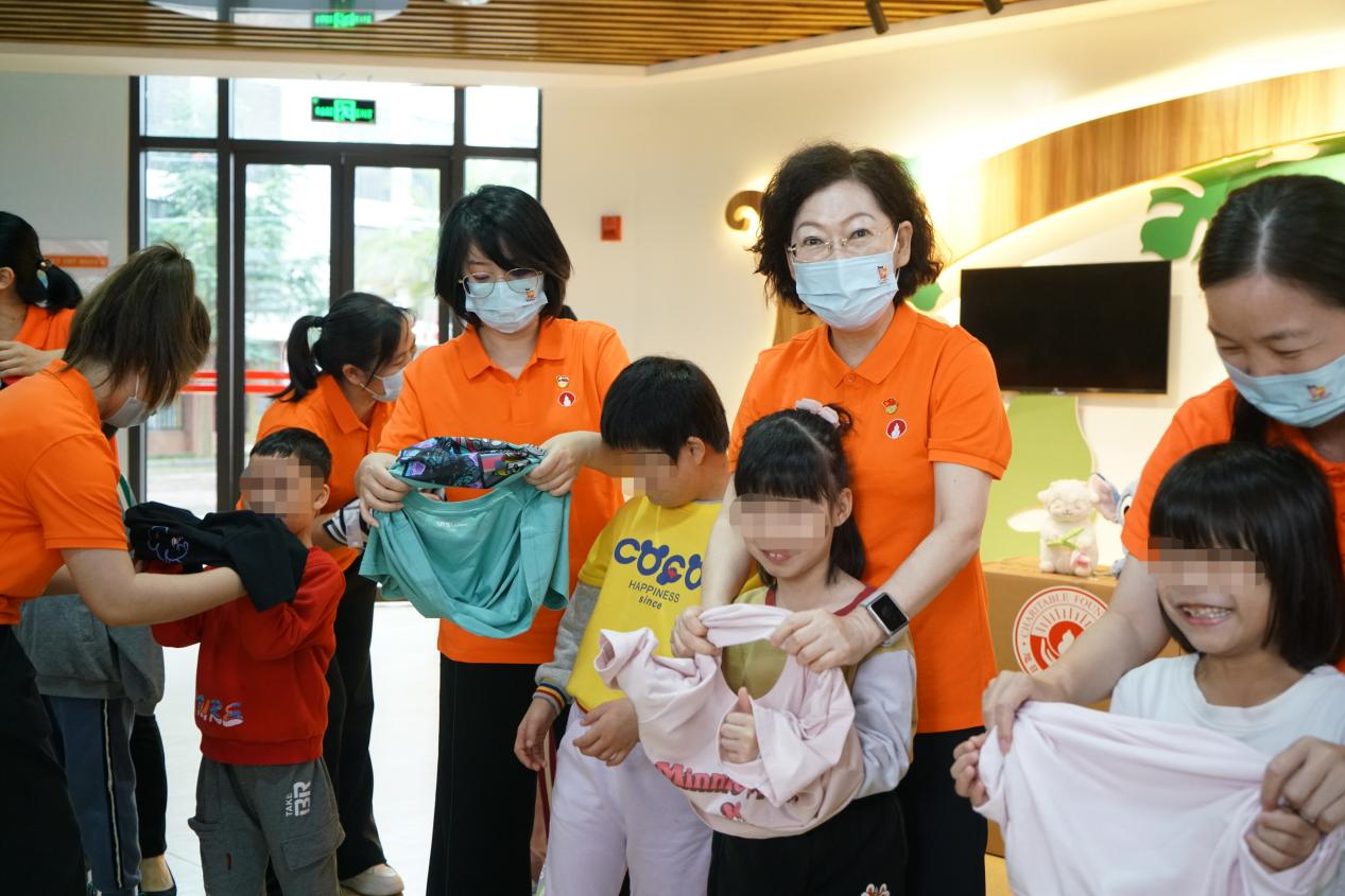 888集团药业集团一连第8年走进？？谑猩缁岣＠海镂屡牍匕 | 公司新闻 | 888集团药业